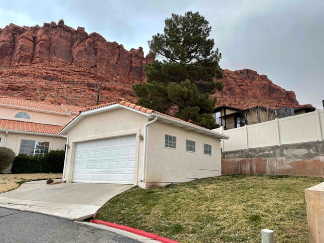 Photo - 550 Diagonal St