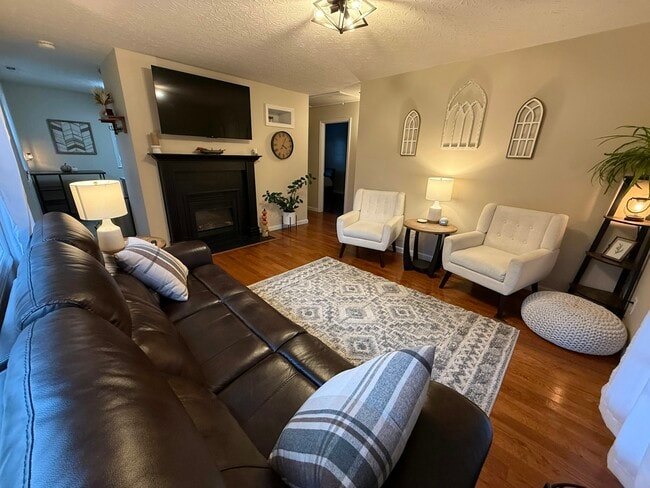 Photo - 10201 Woodlawn Ave