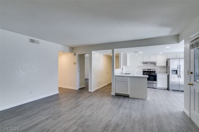 Photo - 3790 Shirebrook Dr