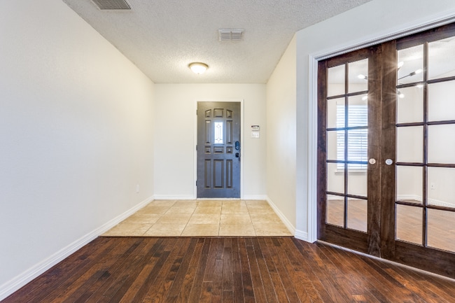 Photo - 2112 Royal Acres Trail