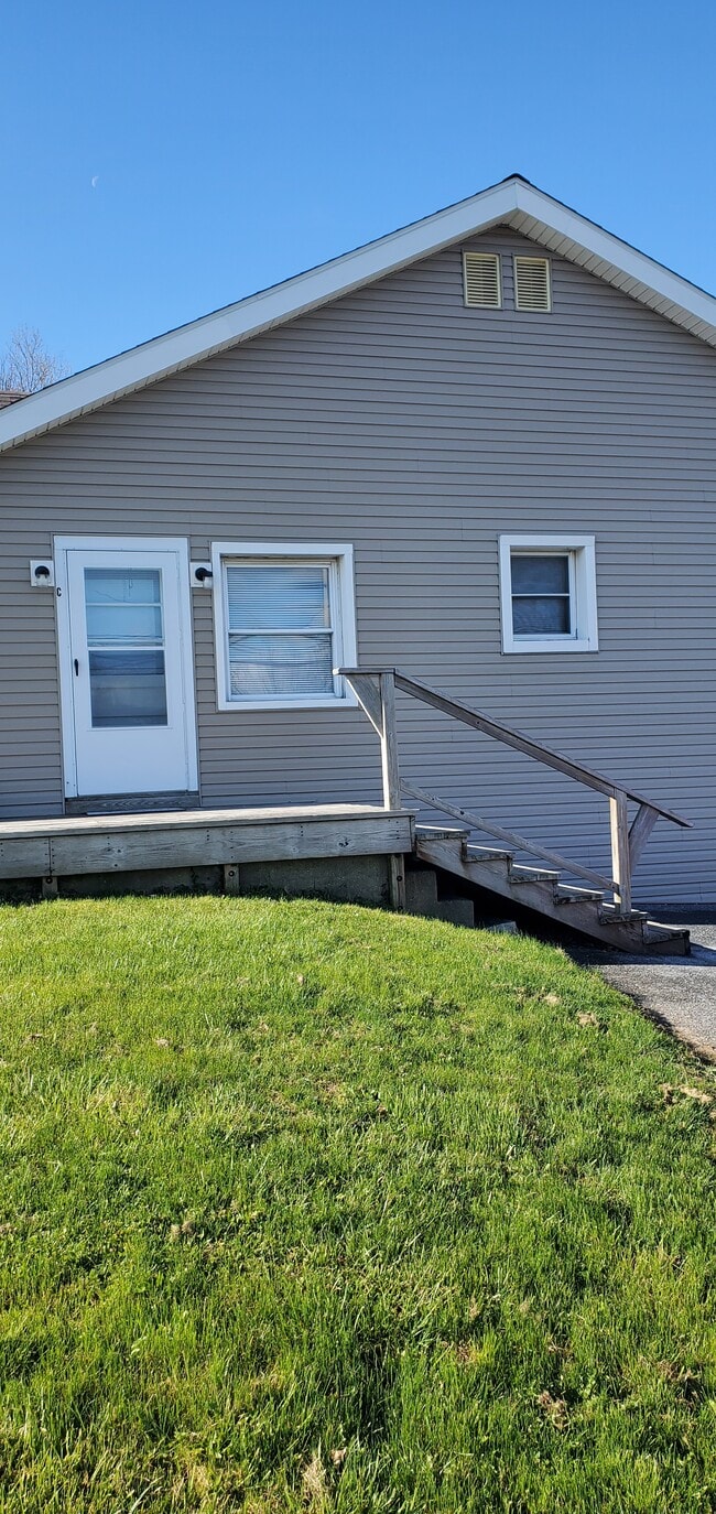 Building Photo - 531 Stracks Dam Rd Unit C