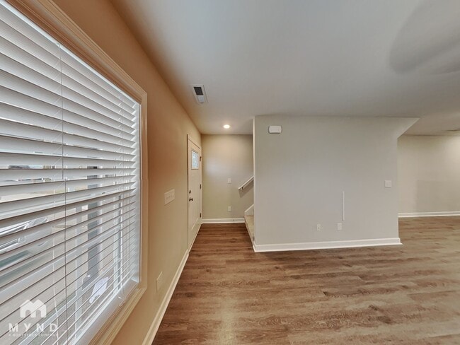 Photo - 733 Hillside St