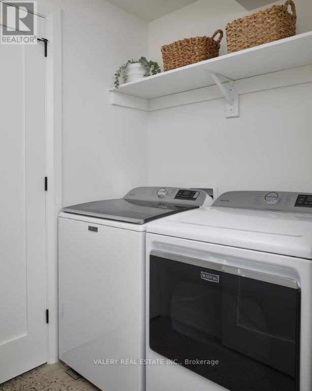 Photo - 31 Roslin Ave Unité Lower