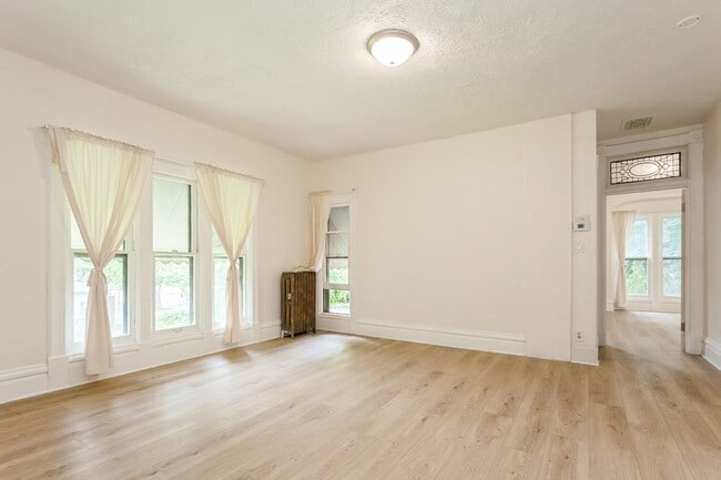 Photo - 421 S 3rd St