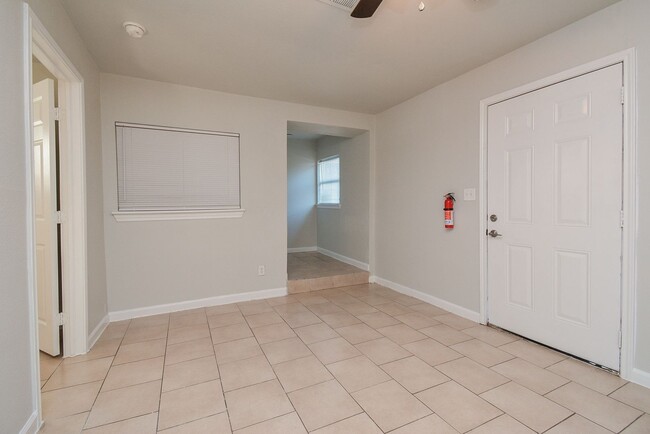 Photo - 2118 Thonig Rd Unidad #B