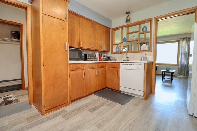 Photo - 4620 Van Dorn St