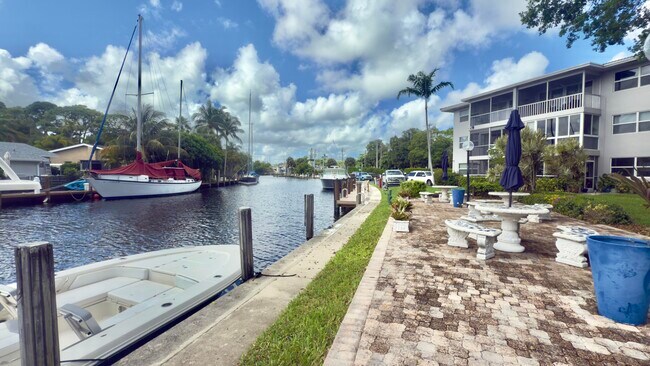 1200 SW 12th Ave Unit 305