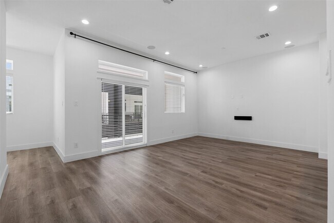 Photo - 513 Schweikhardt St