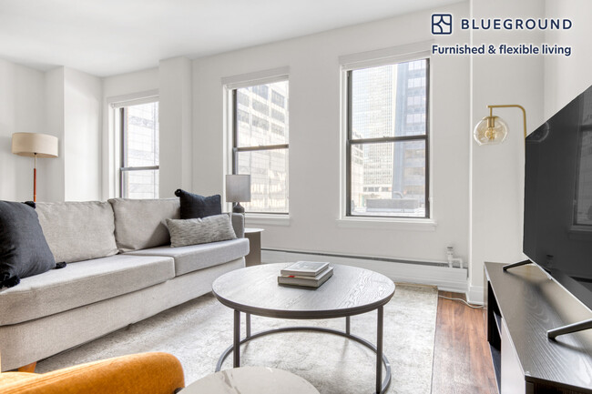 Building Photo - 200 E Chestnut St Rental