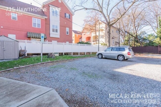 Photo - 715 Hawthorne Ln