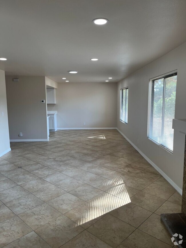 Building Photo - Gorgeous Fully Remodeled 3 Bd. 2.5Ba Condo...