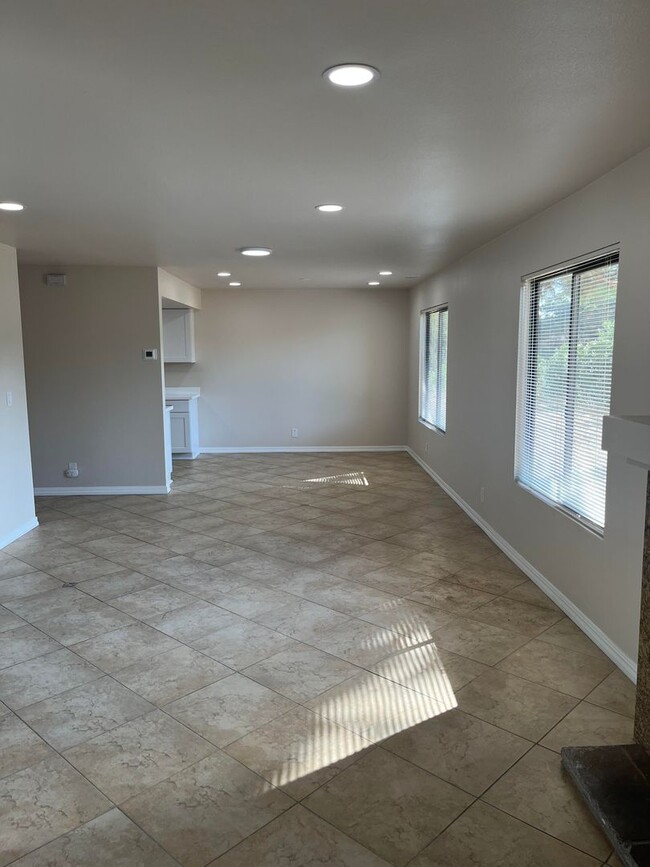 Gorgeous Fully Remodeled 3 Bd. 2.5Ba Condo... - Gorgeous Fully Remodeled 3 Bd. 2.5Ba Condo...