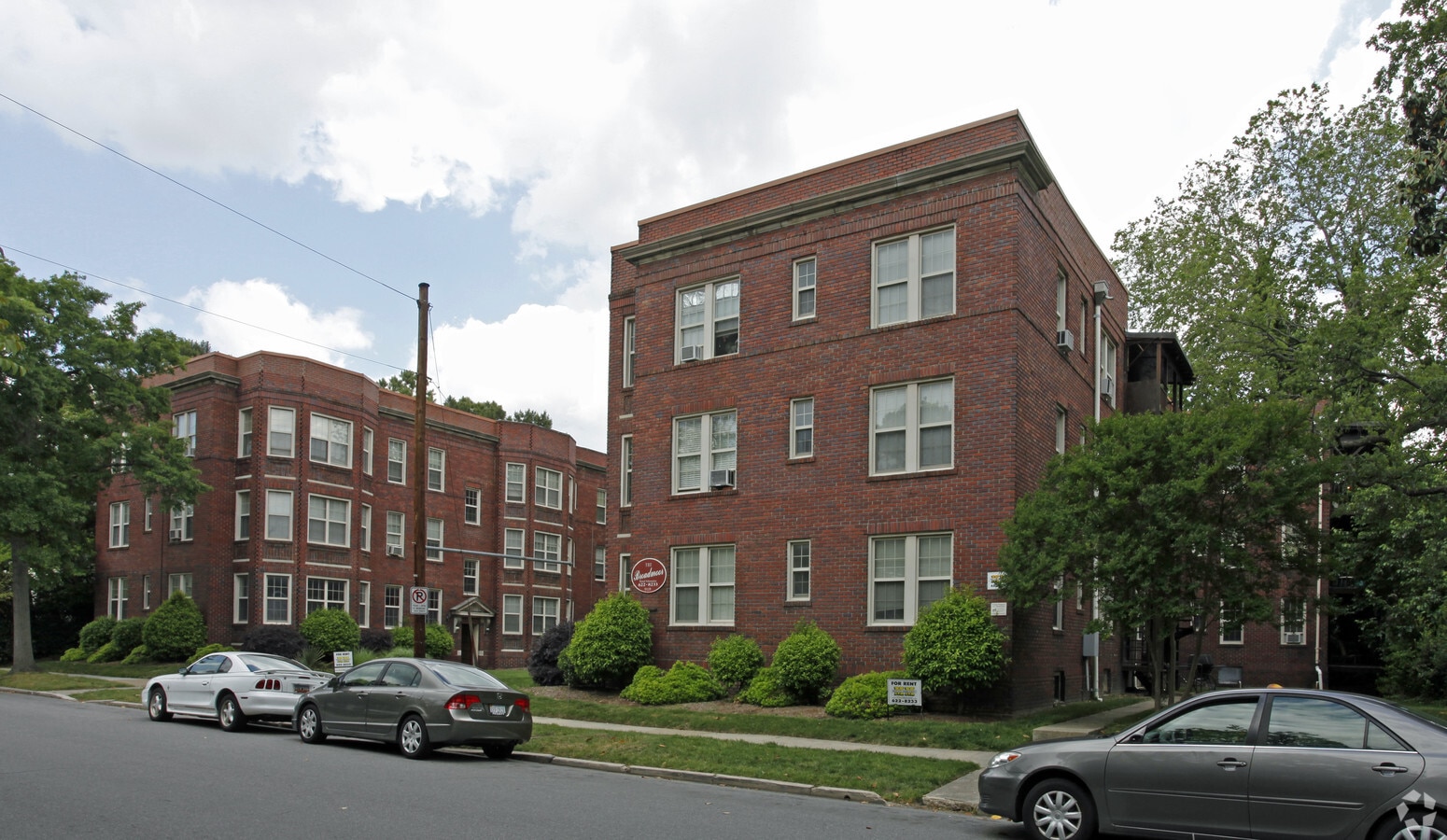 The Broadmoor - The Broadmoor Apartments