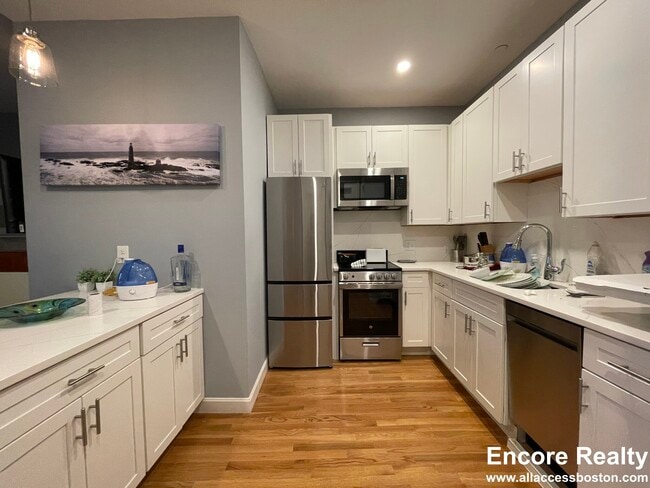 468 Beacon St Unit 3R