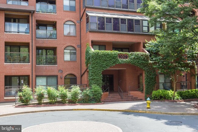 Photo - 1029 N Stuart St Unidad 202
