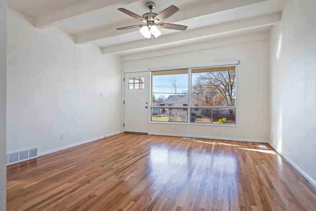 Living Up 1 - 2723 S Melbourne St