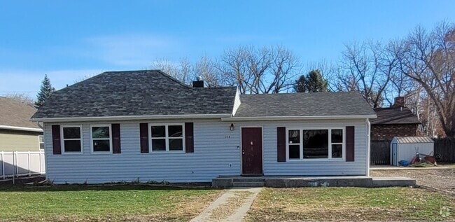 Building Photo - 3 bed, 2 bath Rental