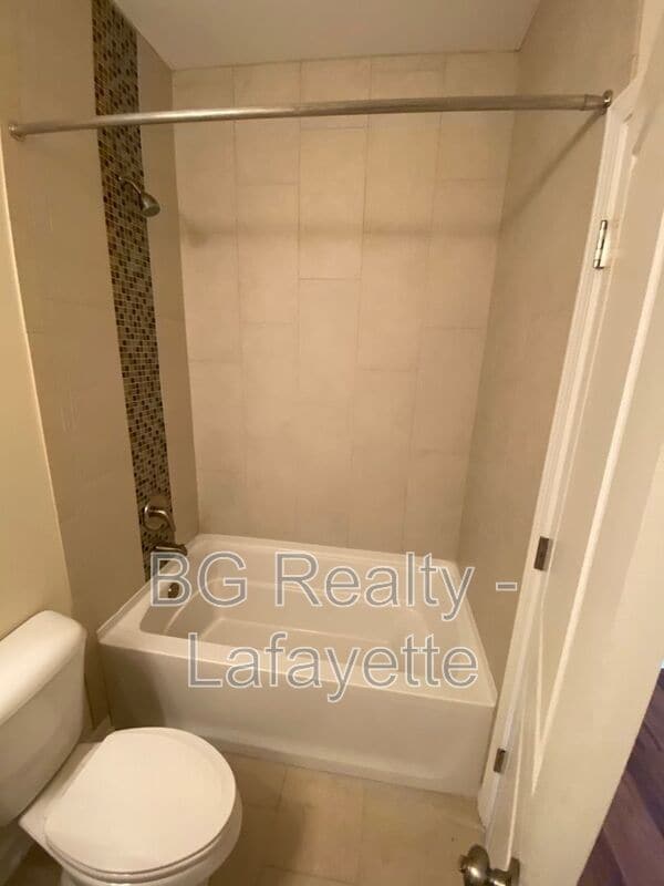 Photo - 208 Caudill Dr