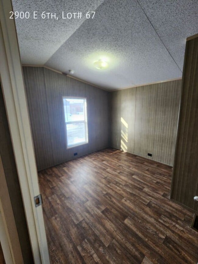 Photo - 2900 E 6th Ave