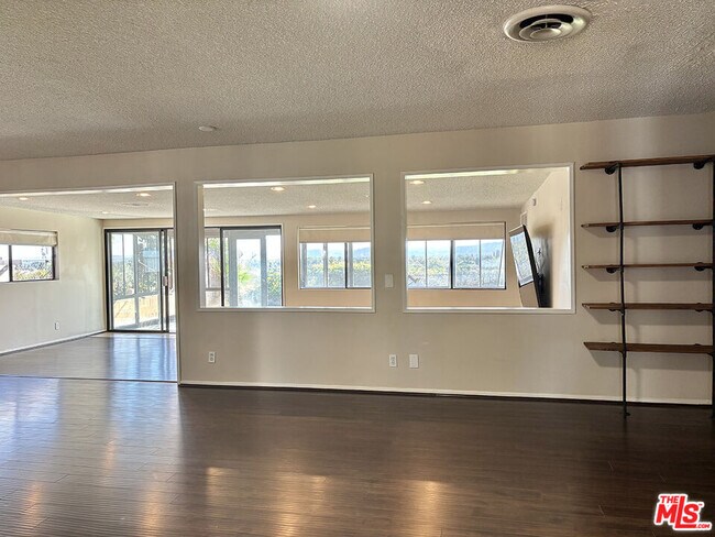 Photo - 16312 Itasca St