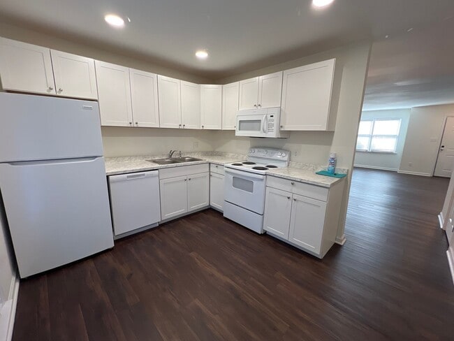 Photo - 2 Bedroom Community on the Corner of Baxte... Unit 24
