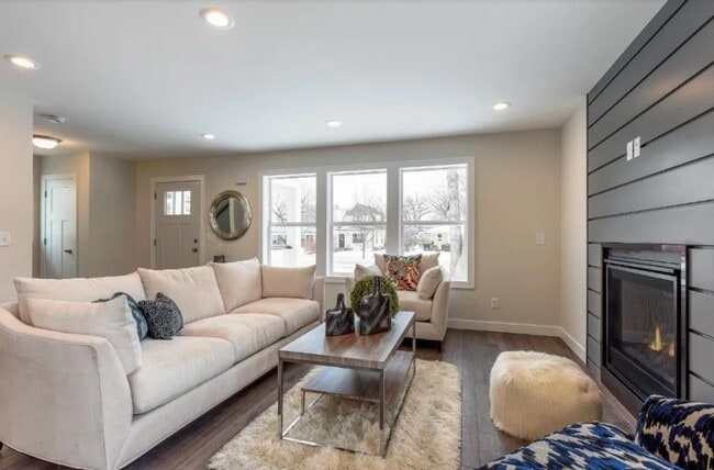 Building Photo - 4625 33rd Ave S