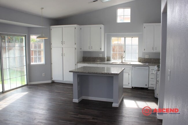 Photo - Amazing 4 Bedroom Home with Attached Garage!
