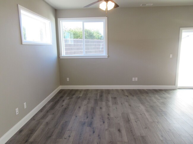 Move-In Bonus - Newer Town home living in ... - Move-In Bonus - Newer Town home living in ...