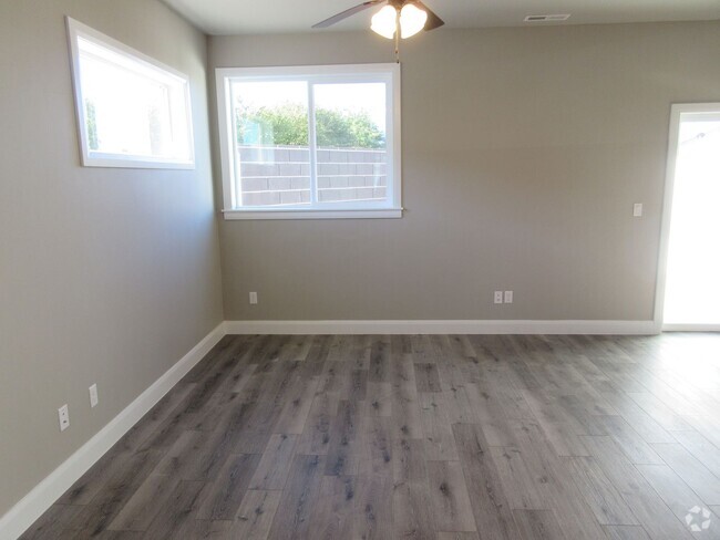 Building Photo - Move-In Bonus - Newer Town home living in ...