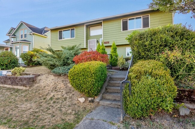 Building Photo - Modern 4bd 2.5 bath Home