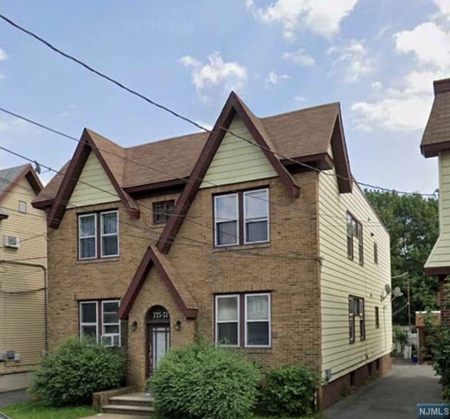Building Photo - 737 William St Unit 2R