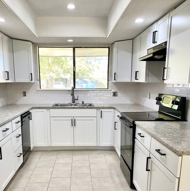 Photo - 305 W Quantico St