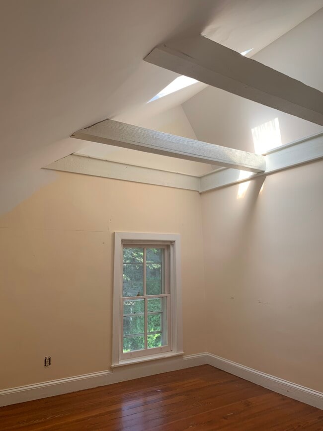 Building Photo - 552 South Ave Rental