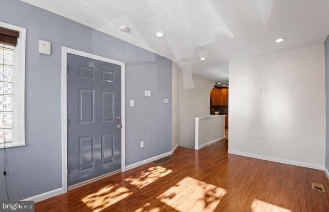 Photo - 1911 72nd Ave