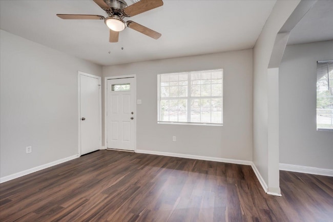 Photo - 2922 Dahlia Dr