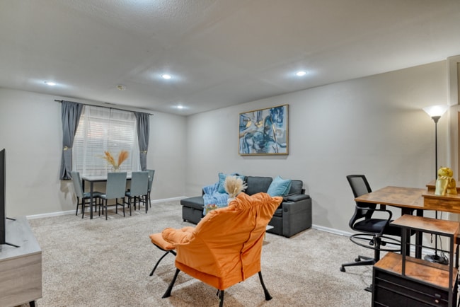 Photo - 2631 Thrush Grove