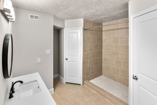 Photo - 14910 Grassington Dr