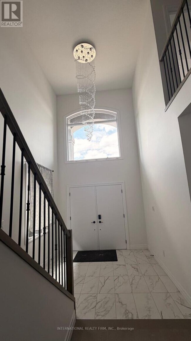 Photo - 891 Darnley Blvd