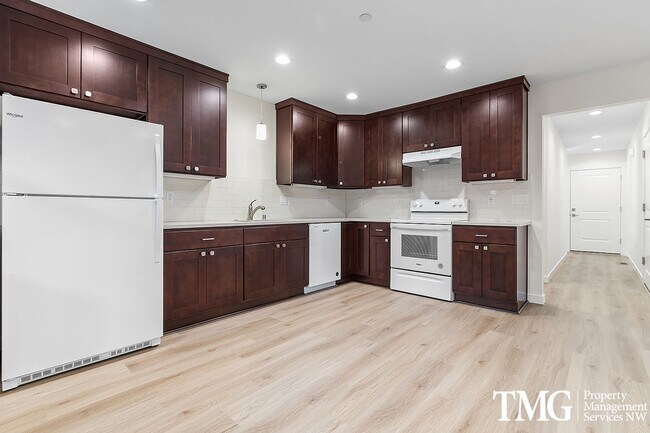 5119 NE St James Rd Unit 2