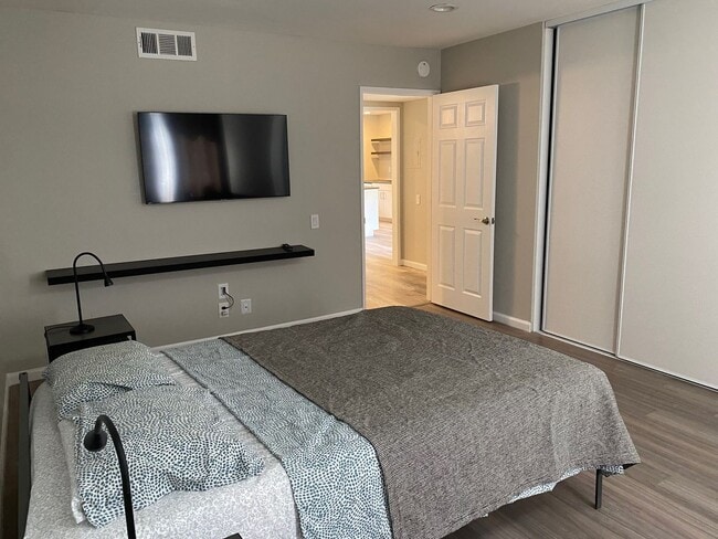 Photo - PICTURE PERFECT ONE BEDROOM , ONE BATH CONDO. GREAT MV LOCATION