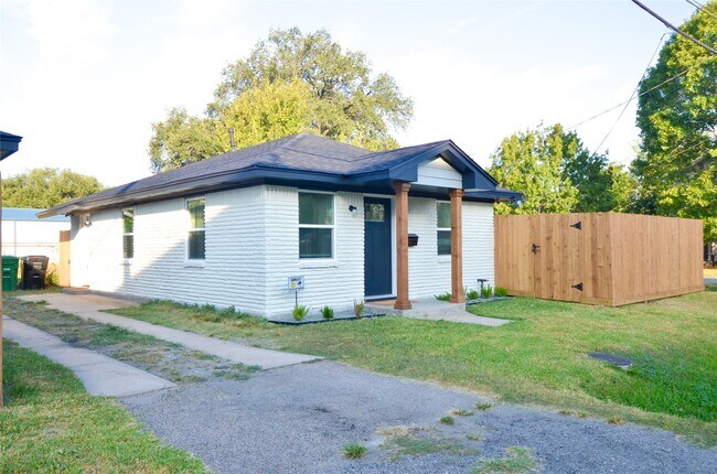 Photo - 3011 Columbia St