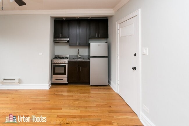 Photo - 4738 N Hermitage Ave Unit M01B