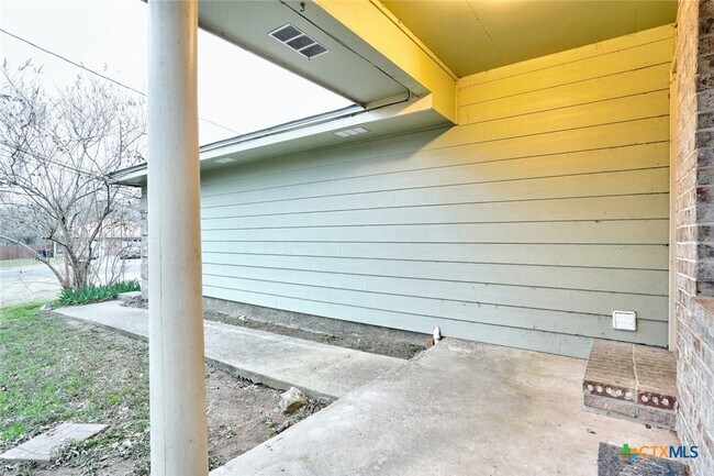 Photo - 108 Hughson Ct