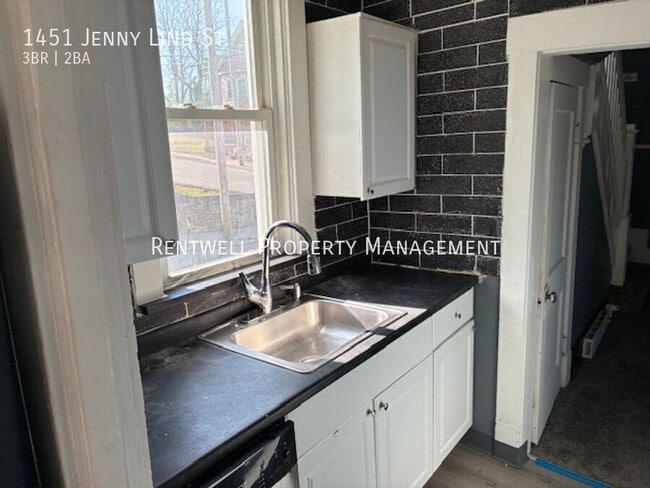 Photo - 1451 Jenny Lind St