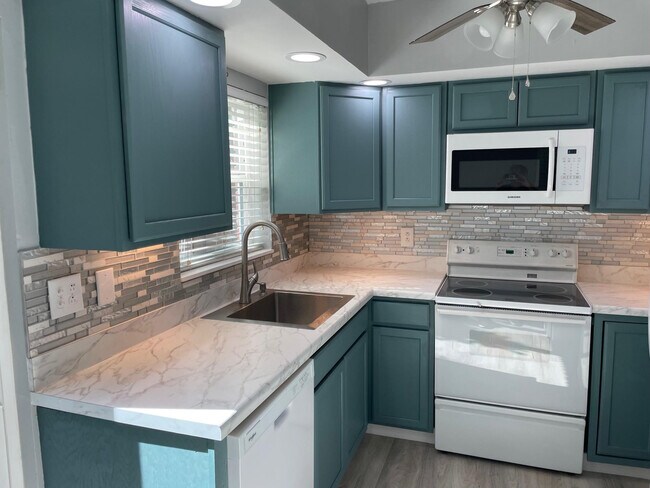 Photo - 156 NE 20th Ct