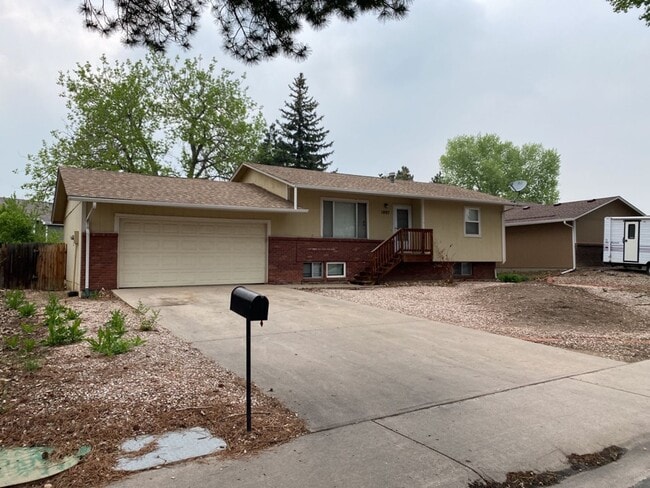 Photo - STUDENTS WELCOME! 4 Bed 2 Bath Home in West Ft Collins w/ Garage and Fenced Yard