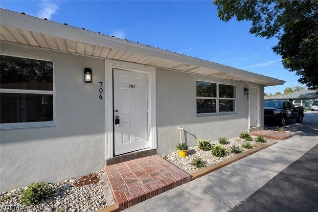 Photo - 706 Karlov St