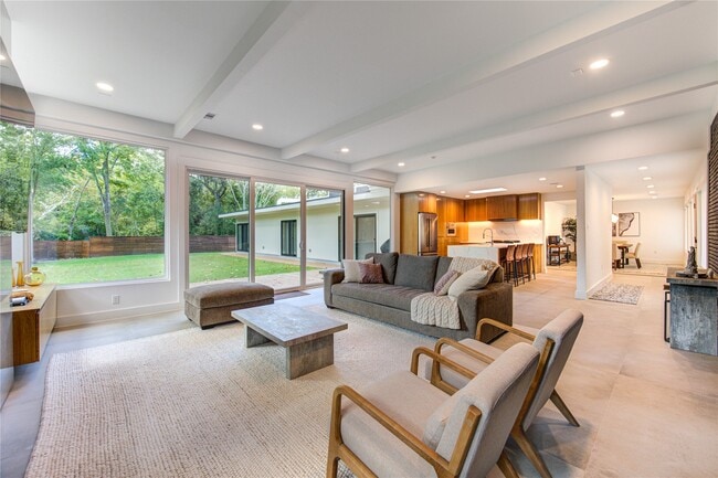 Photo - 303 Isolde Dr