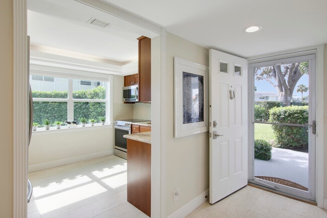 Photo - 60 Yacht Club Dr Unit 101