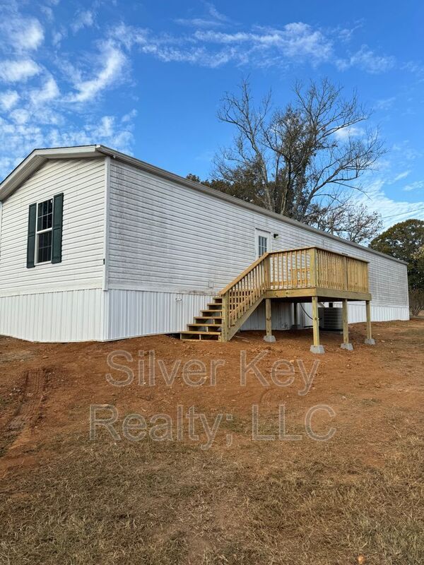 Photo - 3000 Highway 11 S